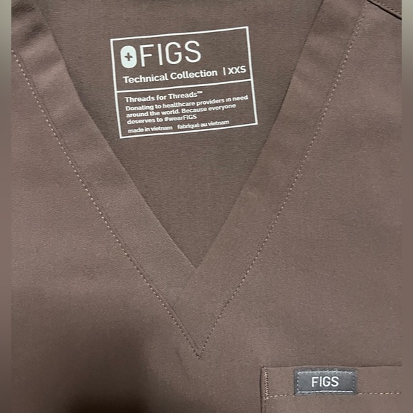 Figs Brown (Smokey Taupe) Scrub Set with Pink Drawstring - Picture 7 of 7